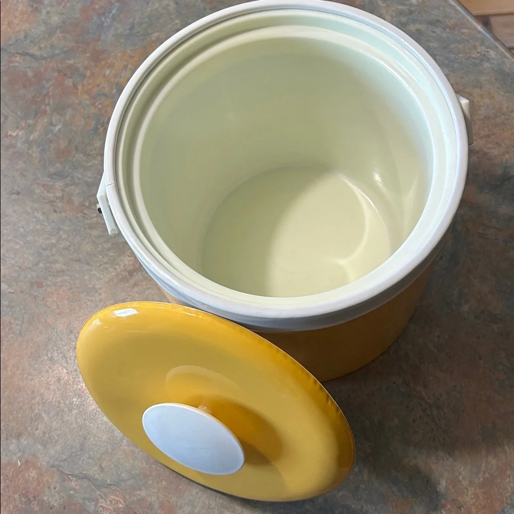 Georges Briard yellow and white vinyl Mid Century Modern ice bucket with lid.